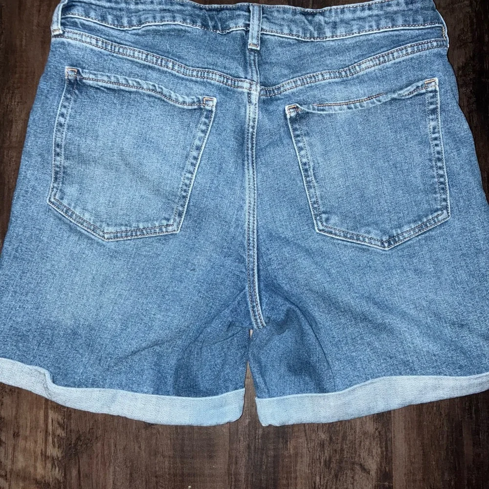 Old Navy Women's Classic Blue Jean Shorts - Picture 3 of 3